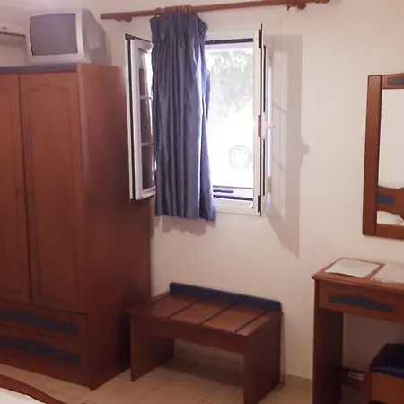Theofilos Appartements Livadi  Zimmer foto