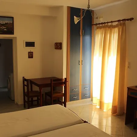 Theofilos Appartements Livadi  Zimmer foto